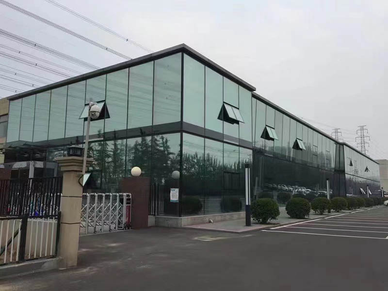 北京五方橋紅莊國(guó)際整棟玻璃幕墻裝貼隔熱膜施工案例